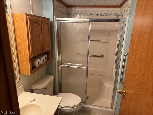 43 S Outer Drive, Vienna, OH 44473