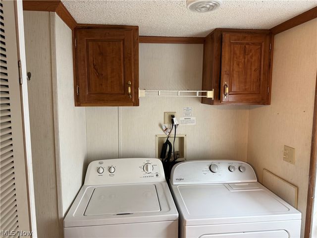 43 S Outer Drive, Vienna, OH 44473