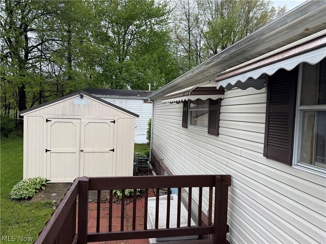 43 S Outer Drive, Vienna, OH 44473