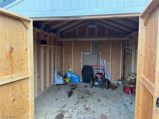 43 S Outer Drive, Vienna, OH 44473