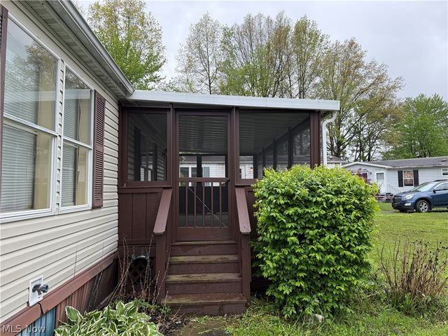 43 S Outer Drive, Vienna, OH 44473