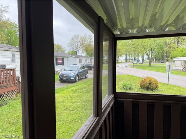 43 S Outer Drive, Vienna, OH 44473