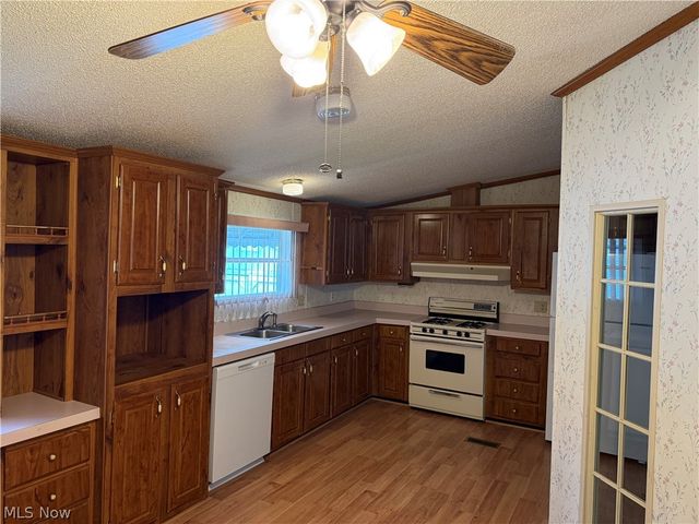 43 S Outer Drive, Vienna, OH 44473
