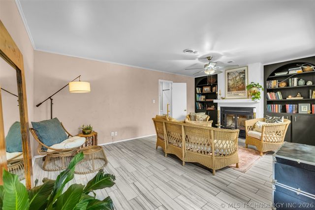 2422 S Hudson Place, Tulsa, OK 74114