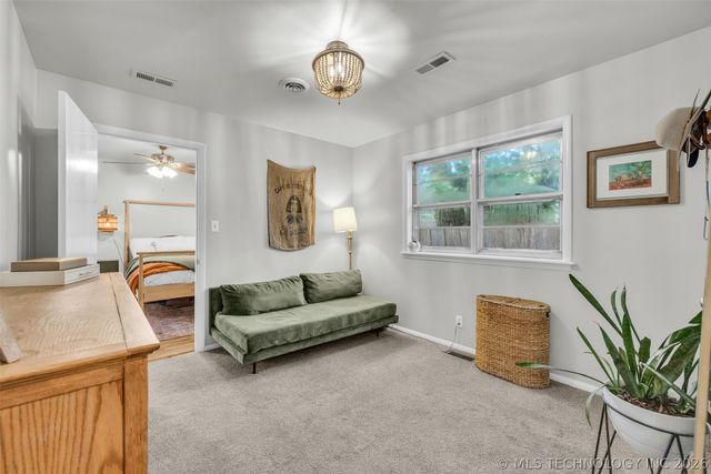 2422 S Hudson Place, Tulsa, OK 74114