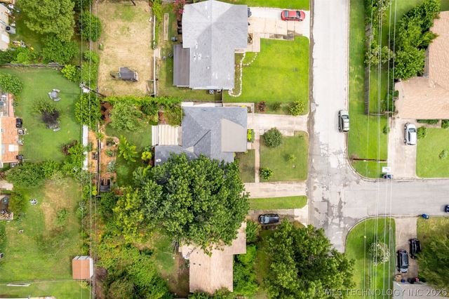 2422 S Hudson Place, Tulsa, OK 74114