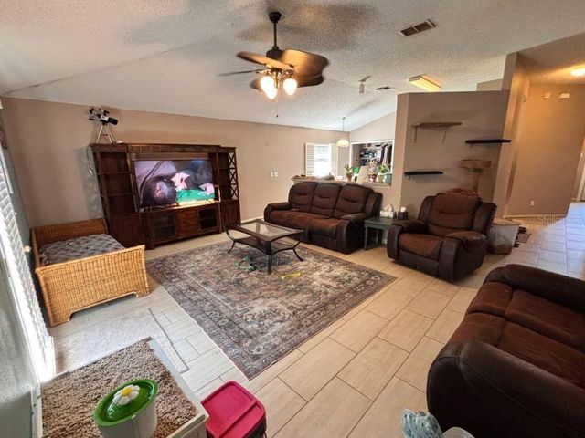 86 SECRETARY TRAIL, Palm Coast, FL 32164