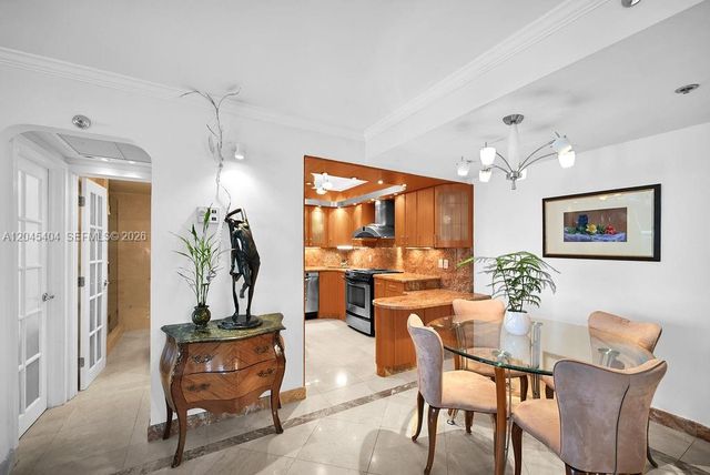 5225 Collins Avenue 1117, Miami Beach, FL 33140