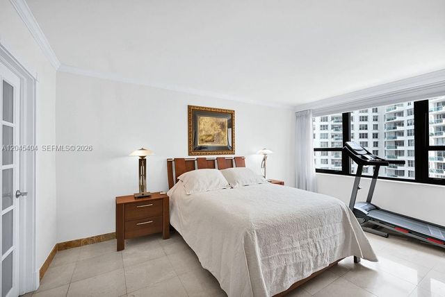 5225 Collins Avenue 1117, Miami Beach, FL 33140