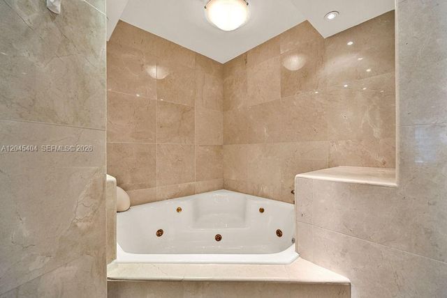 5225 Collins Avenue 1117, Miami Beach, FL 33140