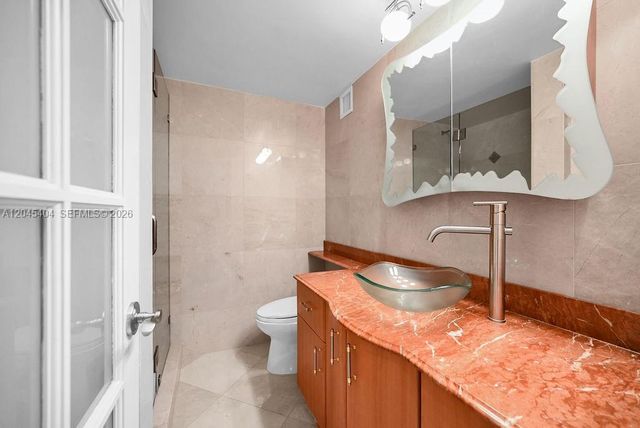 5225 Collins Avenue 1117, Miami Beach, FL 33140