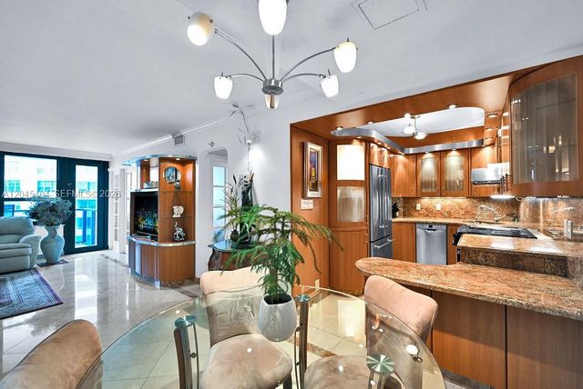 5225 Collins Avenue 1117, Miami Beach, FL 33140