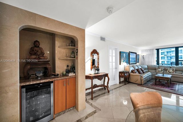 5225 Collins Avenue 1117, Miami Beach, FL 33140