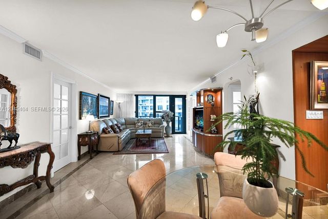 5225 Collins Avenue 1117, Miami Beach, FL 33140