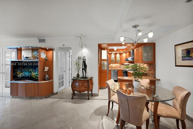 5225 Collins Avenue 1117, Miami Beach, FL 33140