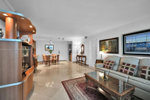 5225 Collins Avenue 1117, Miami Beach, FL 33140