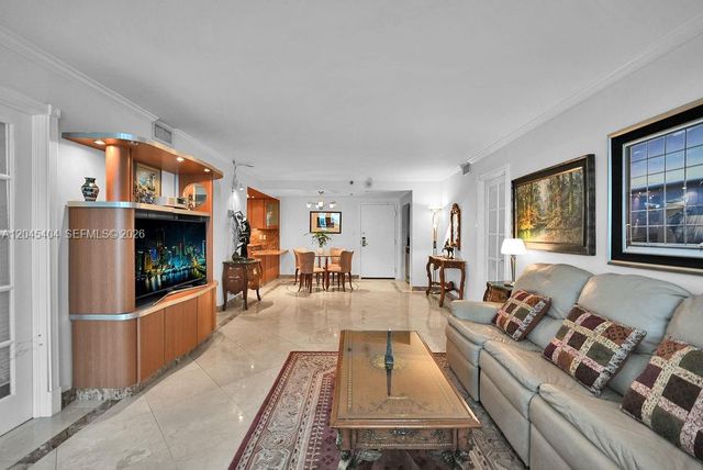 5225 Collins Avenue 1117, Miami Beach, FL 33140