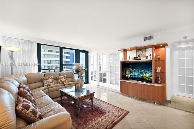 5225 Collins Avenue 1117, Miami Beach, FL 33140