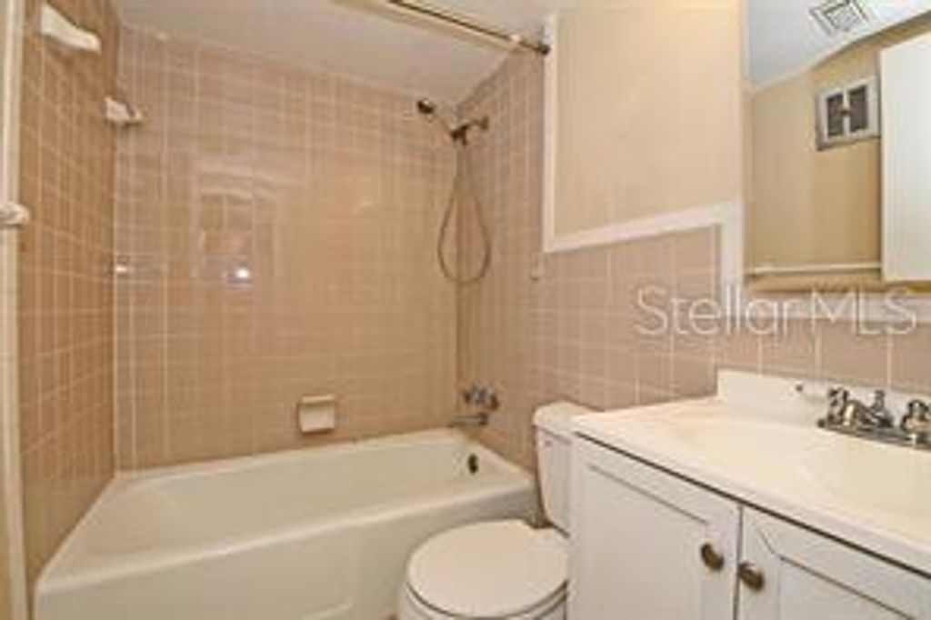 Image 9 of property listing at 525 CONWAY ROAD 54, Orlando, FL 32807