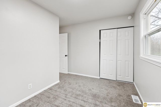 6905 laurel Avenue, Omaha, NE 68104