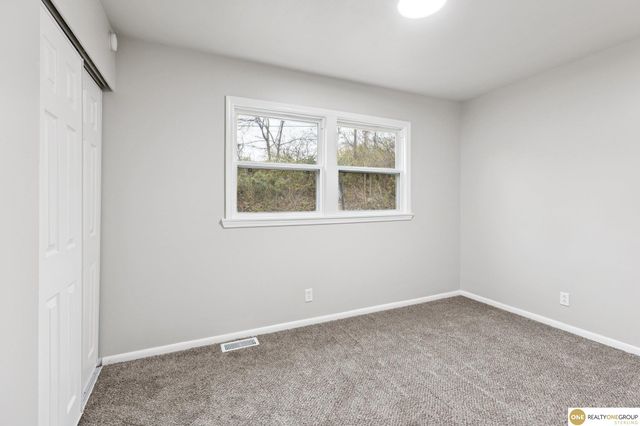 6905 laurel Avenue, Omaha, NE 68104