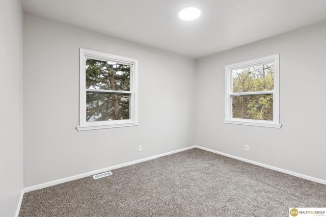 6905 laurel Avenue, Omaha, NE 68104