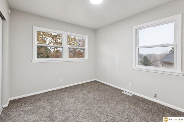 6905 laurel Avenue, Omaha, NE 68104