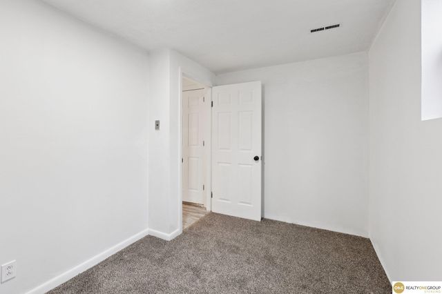 6905 laurel Avenue, Omaha, NE 68104