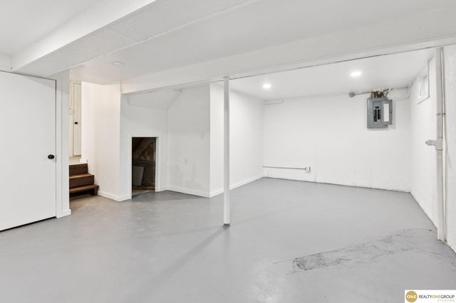 6905 laurel Avenue, Omaha, NE 68104