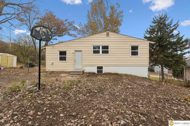 6905 laurel Avenue, Omaha, NE 68104