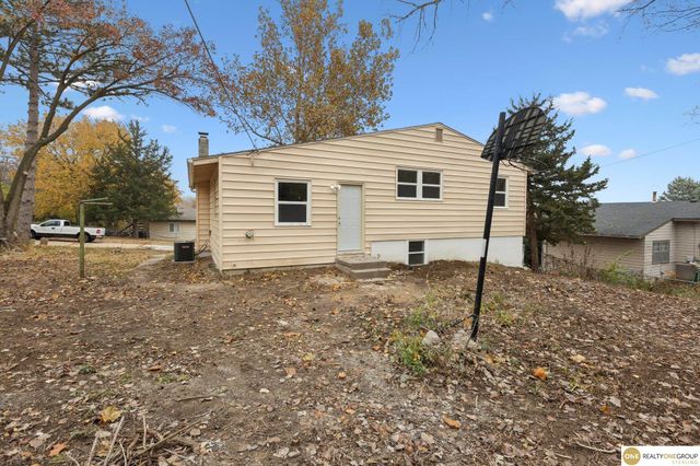 6905 laurel Avenue, Omaha, NE 68104