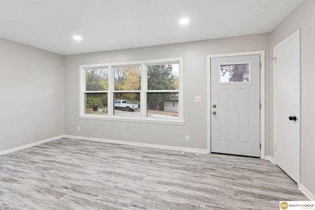 6905 laurel Avenue, Omaha, NE 68104