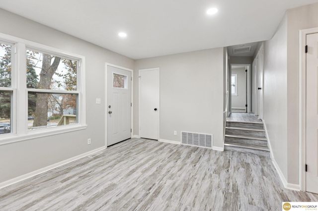 6905 laurel Avenue, Omaha, NE 68104