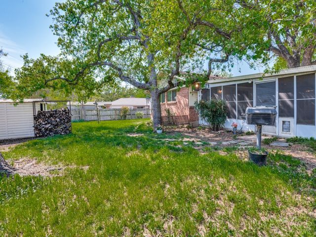 506 E Huitt Lane, Euless, TX 76040