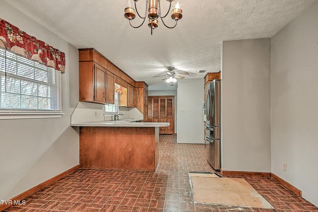 721 Double Springs Road, Jonesborough, TN 37659