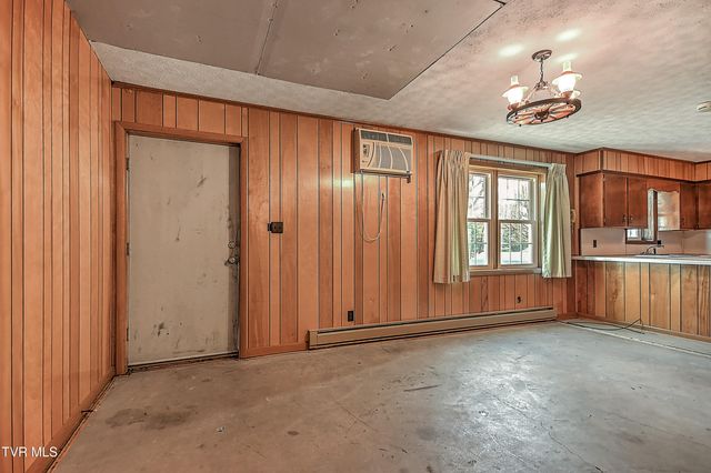 721 Double Springs Road, Jonesborough, TN 37659