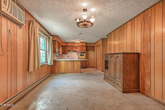 721 Double Springs Road, Jonesborough, TN 37659