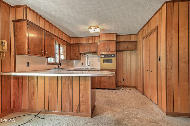 721 Double Springs Road, Jonesborough, TN 37659