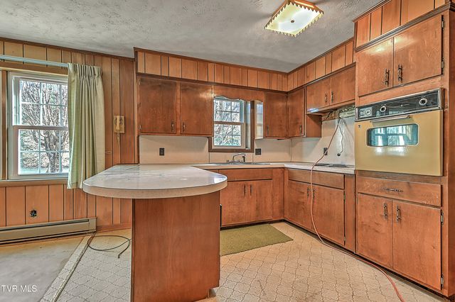 721 Double Springs Road, Jonesborough, TN 37659