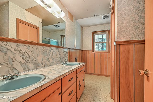 721 Double Springs Road, Jonesborough, TN 37659