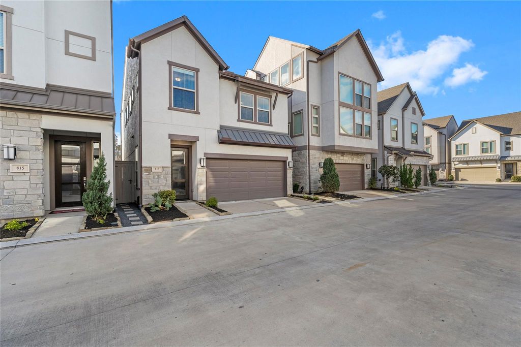 817 Kamano Avenue, Houston, TX 77008