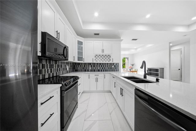 4163 31st Ave NE, Naples, FL 34120