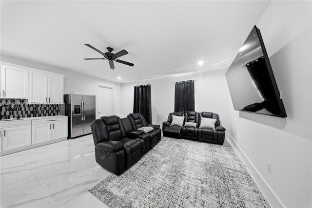 4163 31st Ave NE, Naples, FL 34120