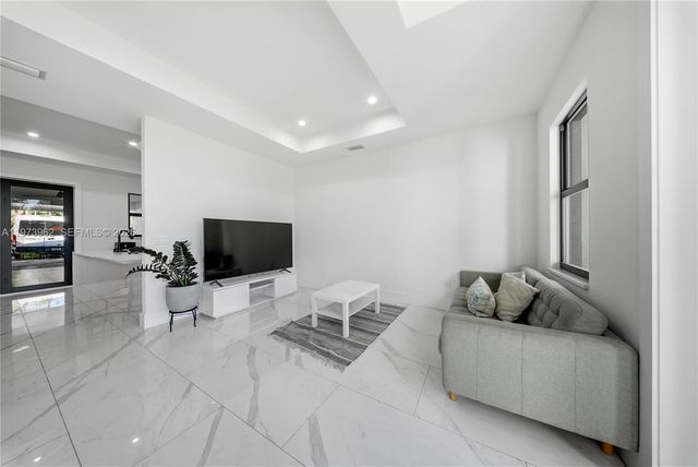 4163 31st Ave NE, Naples, FL 34120