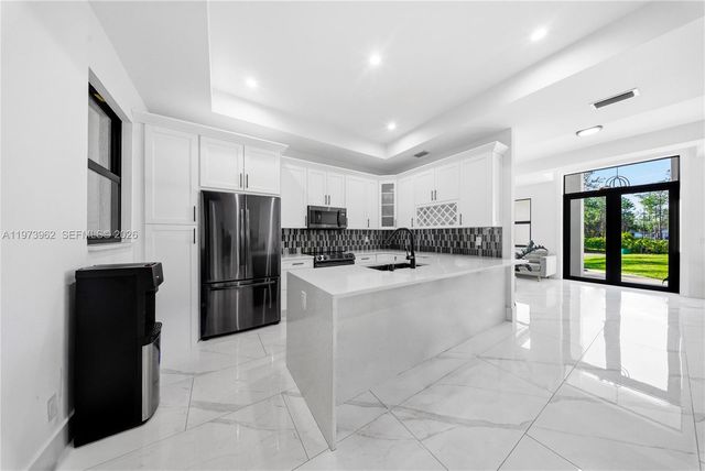 4163 31st Ave NE, Naples, FL 34120