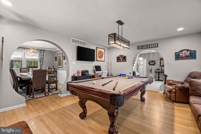 5 CHATEAU DR, Cherry Hill, NJ 08003