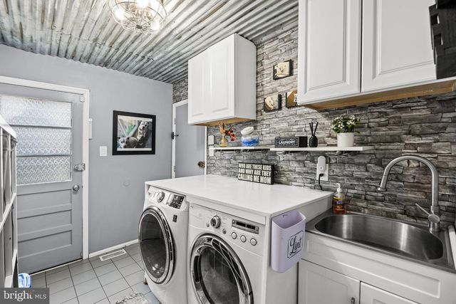 5 CHATEAU DR, Cherry Hill, NJ 08003