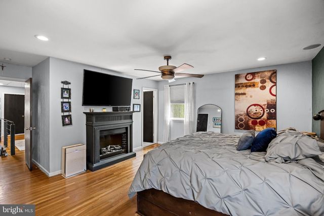 5 CHATEAU DR, Cherry Hill, NJ 08003