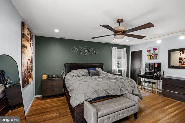 5 CHATEAU DR, Cherry Hill, NJ 08003