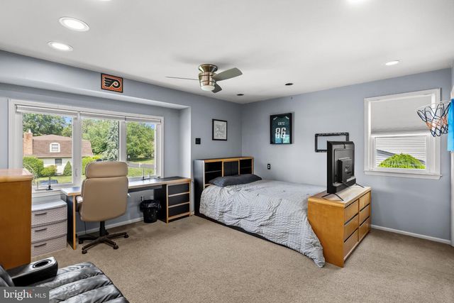 5 CHATEAU DR, Cherry Hill, NJ 08003